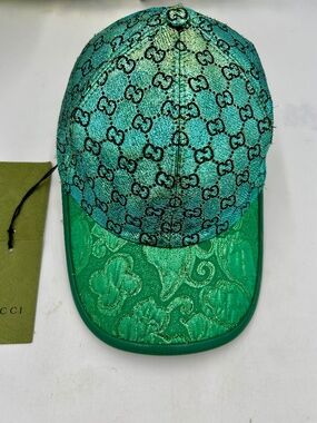 Unisex Gucci monogram Jacquard Baseball Cap in Green. Size Medium. Made in Italy